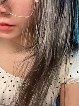 Snapshot of Lynn-122 chatting on 11/16/25, 02:28 Lynn-122 online show from 11/16/25, 02:28