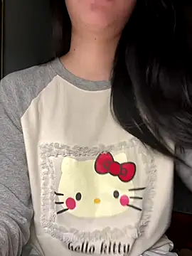 Snapshot of Lynn-122 chatting on 11/21/25, 12:21 Lynn-122 online show from 11/21/25, 12:21