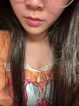 Snapshot of Lynn-122 chatting on 11/23/25, 02:39 Lynn-122 online show from 11/23/25, 02:39