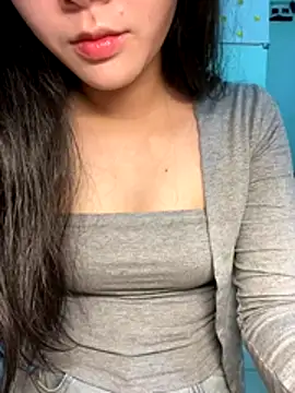 Snapshot of Lynn-122 chatting on 11/30/25, 04:11 Lynn-122 online show from 11/30/25, 04:11