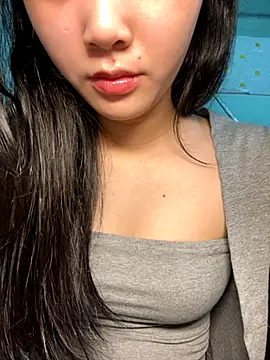 Snapshot of Lynn-122 chatting on 12/01/25, 05:45 Lynn-122 online show from 12/01/25, 05:45