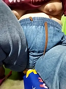 Snapshot of Lynn-122 chatting on 03/02/26, 05:30 Lynn-122 online show from 03/02/26, 05:30