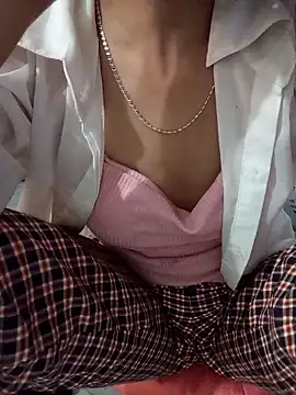 Snapshot of Lynn-122 chatting on 04/03/26, 02:26 Lynn-122 online show from 04/03/26, 02:26