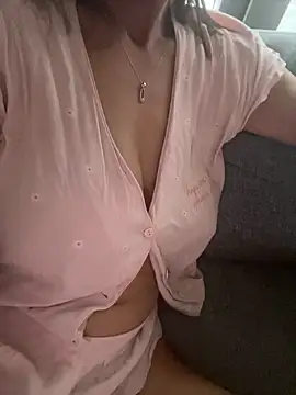 Snapshot of guneskuyucom chatting on 11/09/25, 11:41 guneskuyucom online show from 11/09/25, 11:41