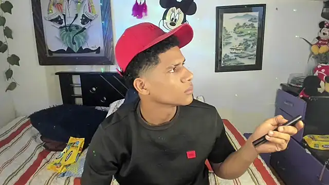 Snapshot of JUANBIGCOCK21CM chatting on 11/22/25, 11:37 JUANBIGCOCK21CM online show from 11/22/25, 11:37