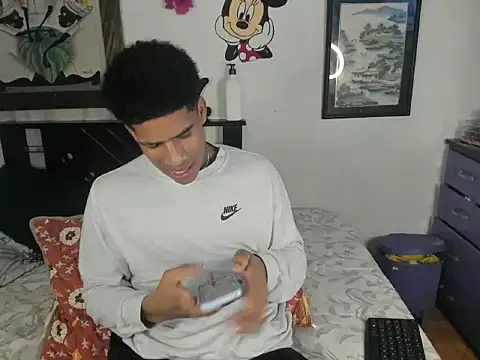 Snapshot of JUANBIGCOCK21CM chatting on 11/26/25, 11:17 JUANBIGCOCK21CM online show from 11/26/25, 11:17