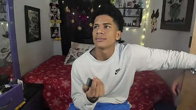 Snapshot of JUANBIGCOCK21CM chatting on 12/20/25, 05:31 JUANBIGCOCK21CM online show from 12/20/25, 05:31