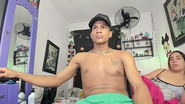 Snapshot of JUANBIGCOCK21CM chatting on 12/23/25, 03:15 JUANBIGCOCK21CM online show from 12/23/25, 03:15