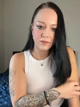 Snapshot of TattooLaraa chatting on 11/08/25, 01:11 TattooLaraa online show from 11/08/25, 01:11