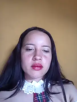 Snapshot of Chloe_2-4 chatting on 11/11/25, 09:04 Chloe 2-4 online show from 11/11/25, 09:04