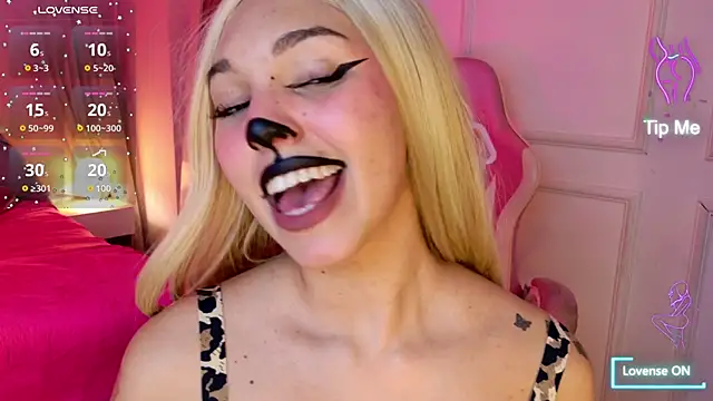 Snapshot of Lynaa_love chatting on 11/18/25, 08:57 Lynaa love online show from 11/18/25, 08:57