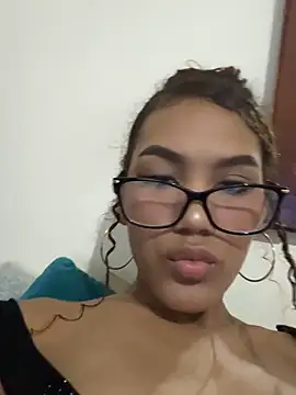 Snapshot of luciagray1 chatting on 04/19/26, 12:22 luciagray1 online show from 04/19/26, 12:22