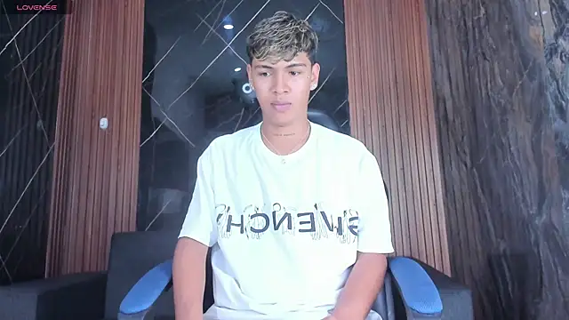 Timmy Kiing  online show from 11/28/25, 08:33