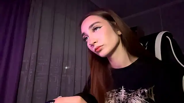 Snapshot of HollyPaw chatting on 11/08/25, 07:45 HollyPaw online show from 11/08/25, 07:45