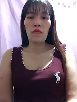 Snapshot of Hini68 chatting on 11/18/25, 01:48 Hini68 online show from 11/18/25, 01:48