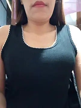 Snapshot of Hini68 chatting on 11/30/25, 01:53 Hini68 online show from 11/30/25, 01:53