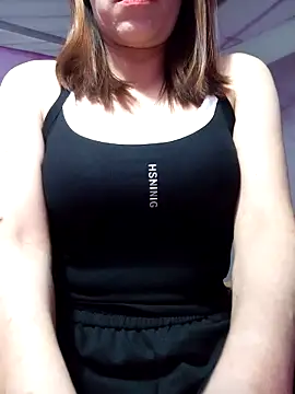 Snapshot of Hini68 chatting on 01/16/26, 12:58 Hini68 online show from 01/16/26, 12:58