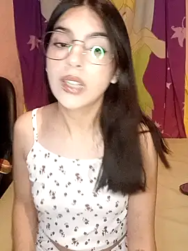 Snapshot of Camicam_04 chatting on 11/10/25, 02:10 Camicam 04 online show from 11/10/25, 02:10