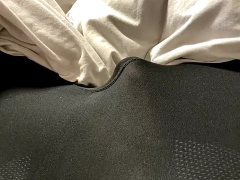 Snapshot of night8082 chatting on 11/28/25, 10:07 night8082 online show from 11/28/25, 10:07