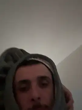 Snapshot of groschibre40100 chatting on 11/23/25, 01:44 groschibre40100 online show from 11/23/25, 01:44