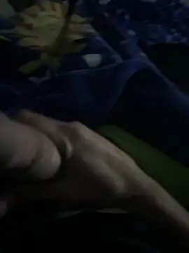 Snapshot of groschibre40100 chatting on 12/16/25, 11:21 groschibre40100 online show from 12/16/25, 11:21