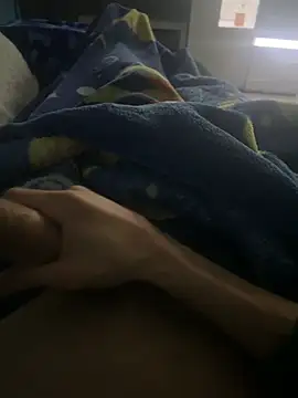 Snapshot of groschibre40100 chatting on 02/06/26, 01:21 groschibre40100 online show from 02/06/26, 01:21