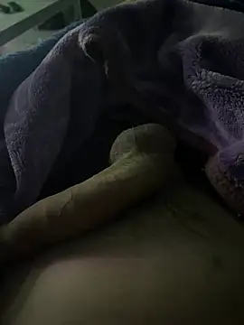 Snapshot of groschibre40100 chatting on 02/19/26, 12:39 groschibre40100 online show from 02/19/26, 12:39