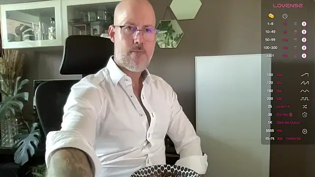 Snapshot of the_new_fit_rubinho chatting on 05/21/26, 07:48 the new fit rubinho online show from 05/21/26, 07:48