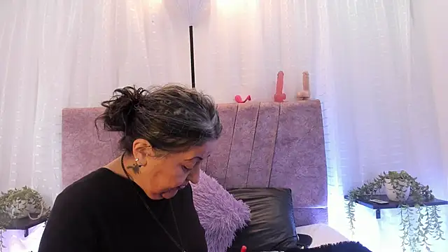 Snapshot of Victoriaa_Anderson chatting on 04/01/26, 02:14 Victoriaa Anderson online show from 04/01/26, 02:14