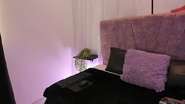 Snapshot of Victoriaa_Anderson chatting on 04/11/26, 01:04 Victoriaa Anderson online show from 04/11/26, 01:04