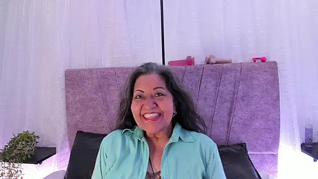 Snapshot of Victoriaa_Anderson chatting on 04/16/26, 01:45 Victoriaa Anderson online show from 04/16/26, 01:45