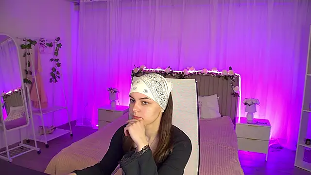 FrancescaCavaliere online show from 05/05/26, 06:54