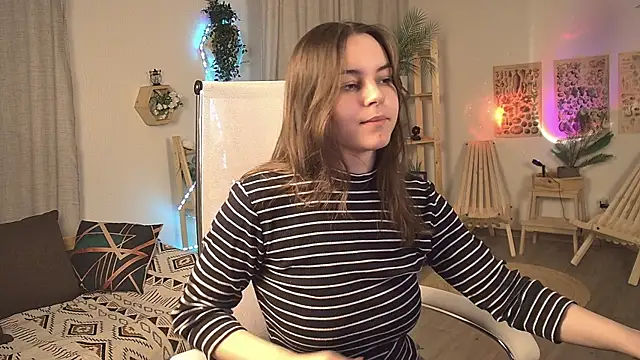 FrancescaCavaliere online show from 05/06/26, 06:08