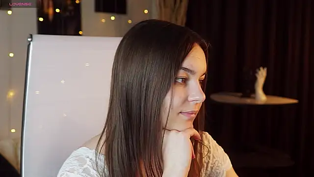 FrancescaCavaliere online show from 06/09/26, 12:28