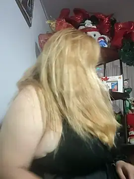 Snapshot of karlaanqui1 chatting on 12/13/25, 10:59 karlaanqui1 online show from 12/13/25, 10:59