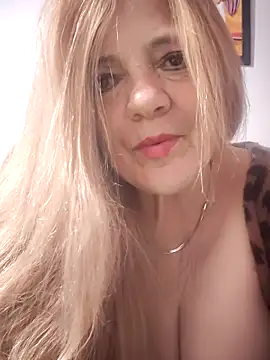 karlaanqui1 online show from 04/26/26, 10:57
