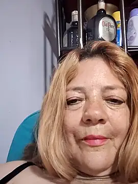 Snapshot of karlaanqui1 chatting on 05/19/26, 10:43 karlaanqui1 online show from 05/19/26, 10:43