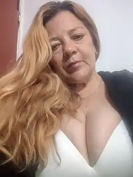 Snapshot of karlaanqui1 chatting on 06/12/26, 01:54 karlaanqui1 online show from 06/12/26, 01:54