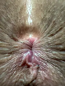 Snapshot of latinahorny11 chatting on 12/21/25, 08:10 latinahorny11 online show from 12/21/25, 08:10