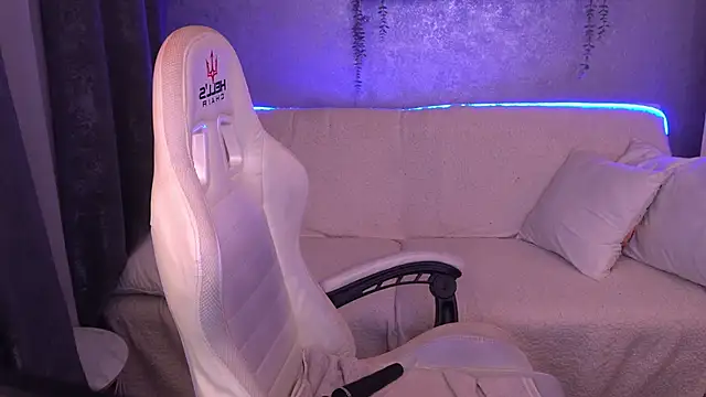 Snapshot of CarolinaaFoxyyy chatting on 11/13/25, 03:55 CarolinaaFoxyyy online show from 11/13/25, 03:55