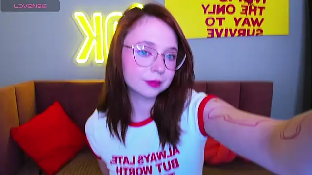 Snapshot of Erica_Nelson chatting on 11/28/25, 01:19 Erica Nelson online show from 11/28/25, 01:19