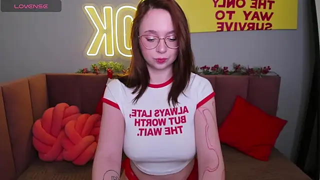 Snapshot of Erica_Nelson chatting on 11/30/25, 01:31 Erica Nelson online show from 11/30/25, 01:31