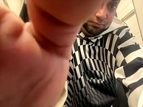 Snapshot of juicythickclit69 chatting on 11/16/25, 06:35 juicythickclit69 online show from 11/16/25, 06:35