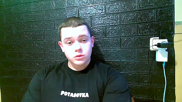 Snapshot of CuteButNaughty_ chatting on 12/22/25, 08:28 CuteButNaughty online show from 12/22/25, 08:28