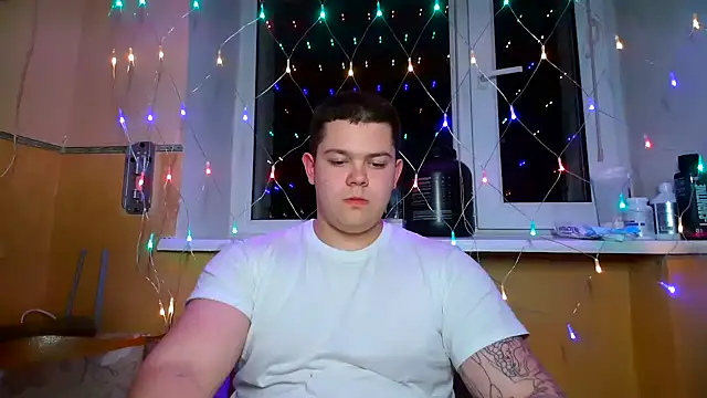 Snapshot of CuteButNaughty_ chatting on 03/02/26, 08:37 CuteButNaughty online show from 03/02/26, 08:37