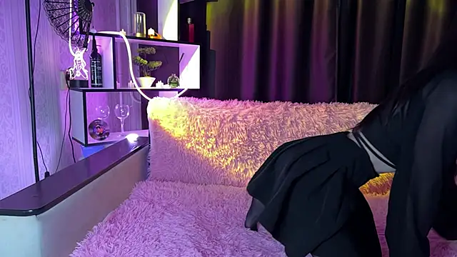 Snapshot of GirlFromHell88 chatting on 11/12/25, 01:11 GirlFromHell88 online show from 11/12/25, 01:11