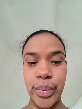 kyliecastell online show from 11/14/25, 02:16