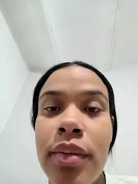 kyliecastell online show from 12/04/25, 03:10