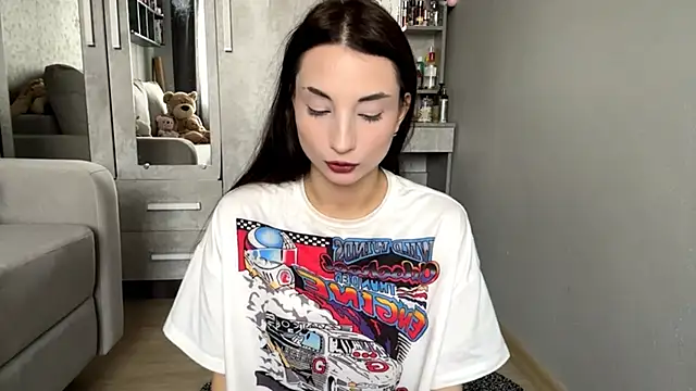 Snapshot of MoriahLinder chatting on 11/10/25, 04:33 MoriahLinder online show from 11/10/25, 04:33