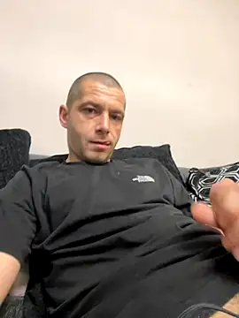 Snapshot of Kinkycouple142 chatting on 11/11/25, 07:47 Kinkycouple142 online show from 11/11/25, 07:47